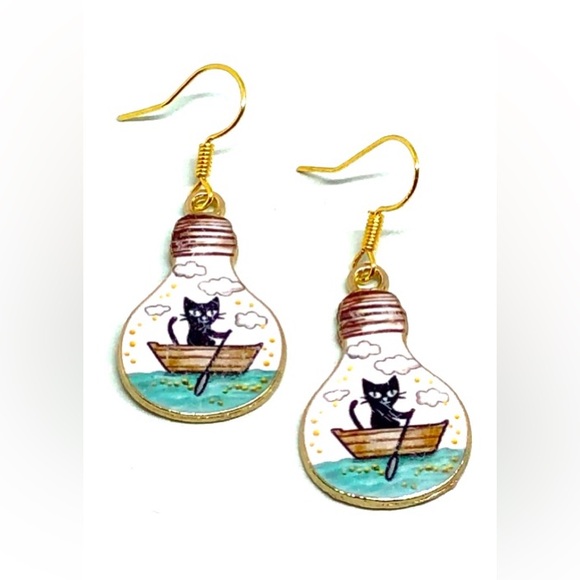 Black Cat Kitten in Row Boat on Water Light Bulb Shape Gold Tone Dangle Earrings - Picture 1 of 2
